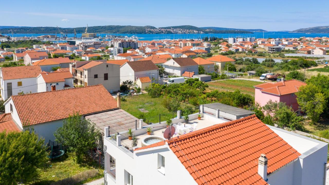 Luxury Apartment With Garden Jacuzzi And Wellness Trogir Zewnętrze zdjęcie