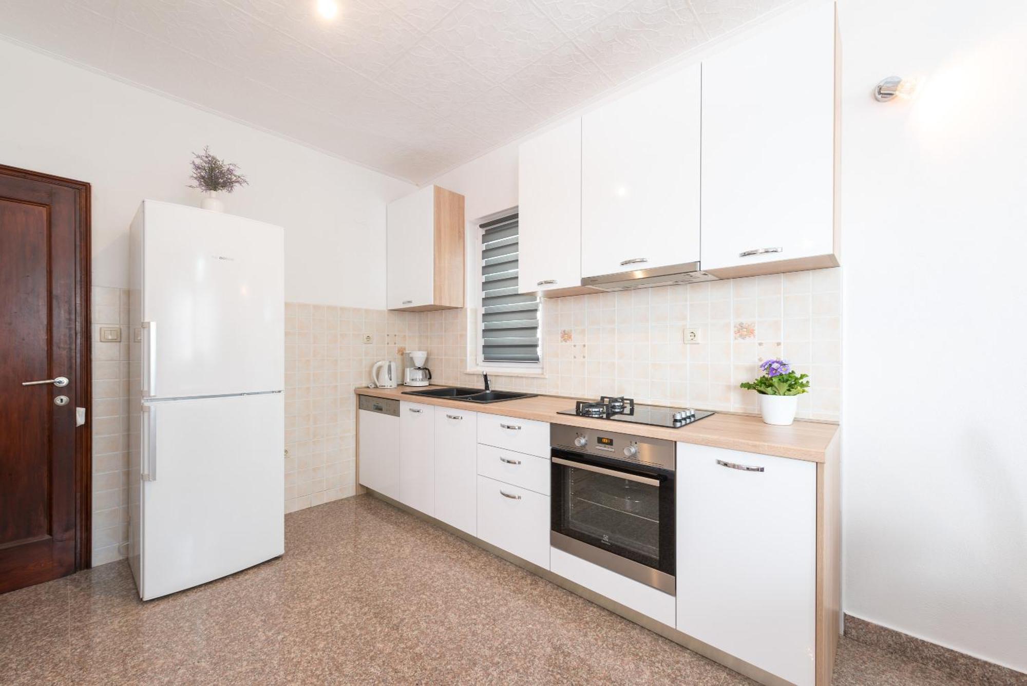 Luxury Apartment With Garden Jacuzzi And Wellness Trogir Zewnętrze zdjęcie