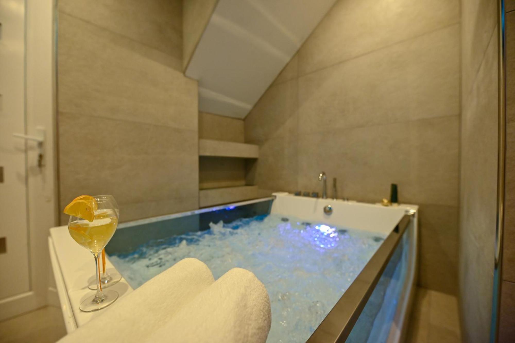 Luxury Apartment With Garden Jacuzzi And Wellness Trogir Zewnętrze zdjęcie