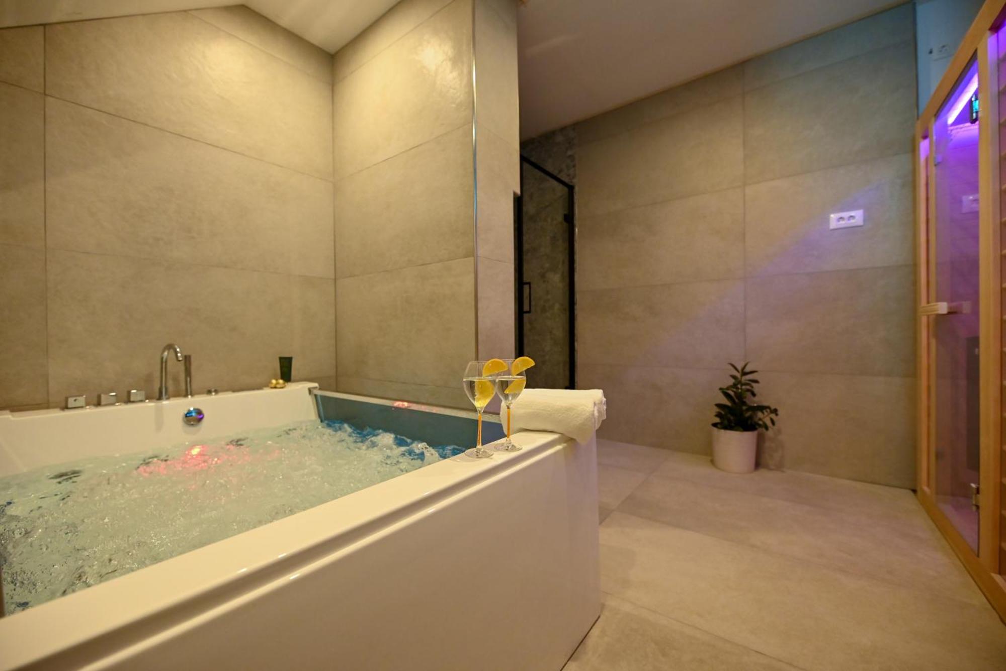 Luxury Apartment With Garden Jacuzzi And Wellness Trogir Zewnętrze zdjęcie
