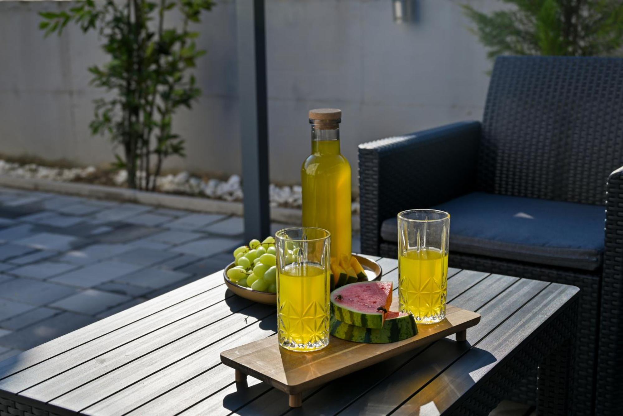 Luxury Apartment With Garden Jacuzzi And Wellness Trogir Zewnętrze zdjęcie