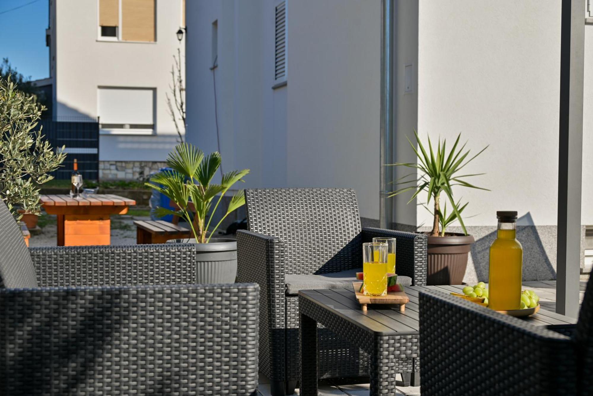 Luxury Apartment With Garden Jacuzzi And Wellness Trogir Zewnętrze zdjęcie