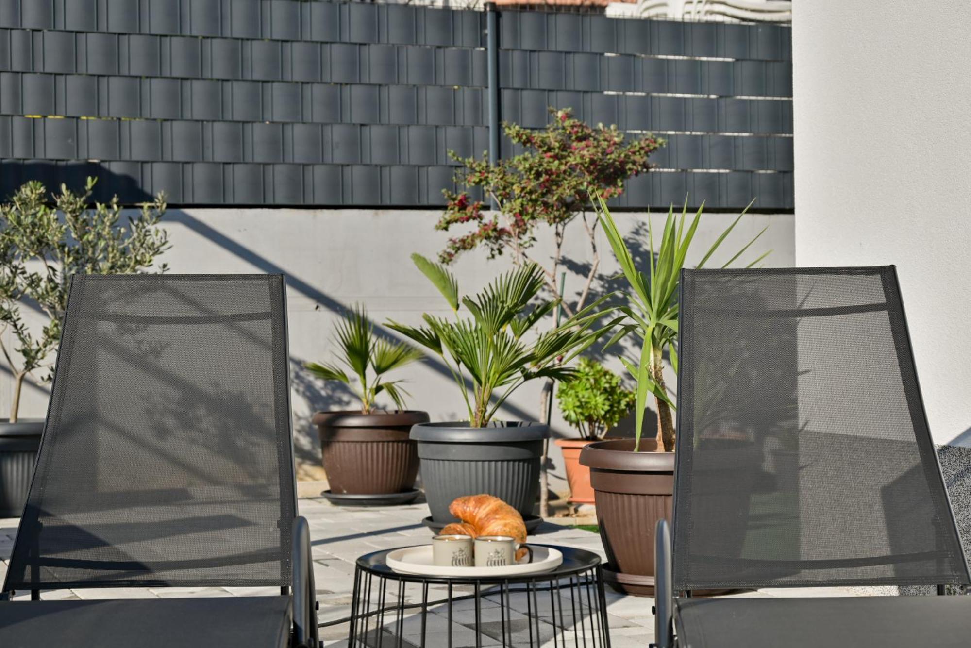 Luxury Apartment With Garden Jacuzzi And Wellness Trogir Zewnętrze zdjęcie