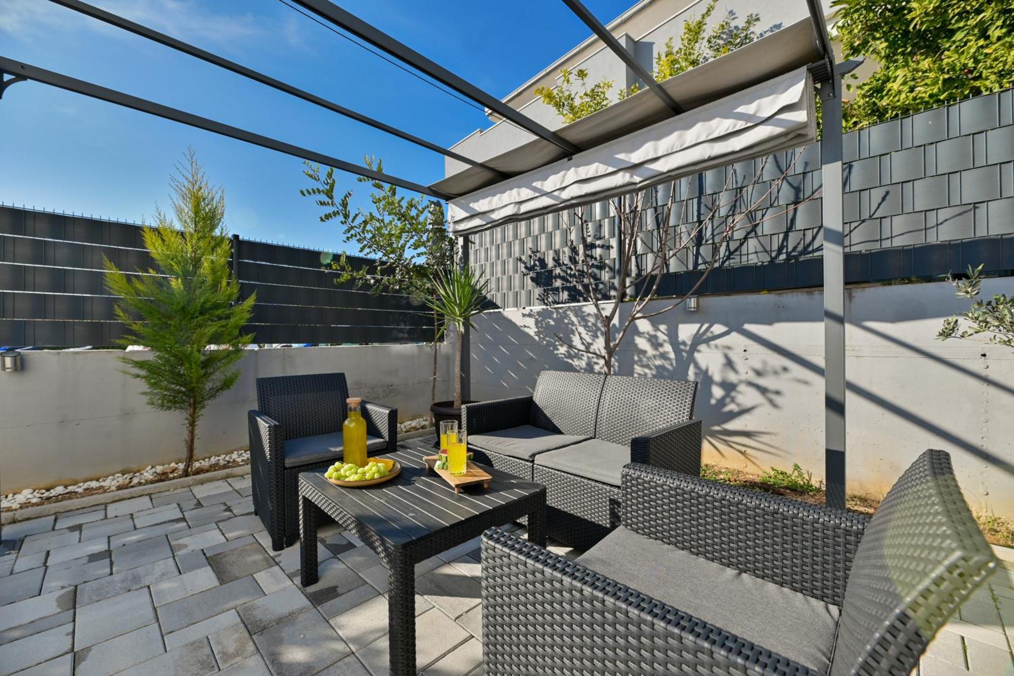 Luxury Apartment With Garden Jacuzzi And Wellness Trogir Zewnętrze zdjęcie
