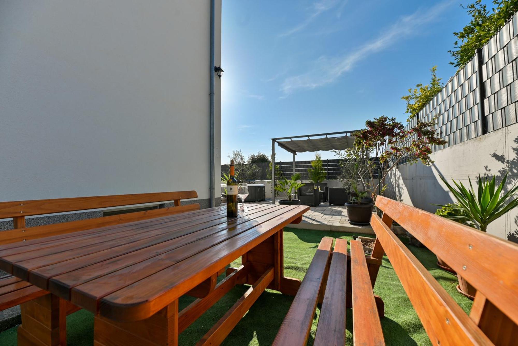 Luxury Apartment With Garden Jacuzzi And Wellness Trogir Zewnętrze zdjęcie